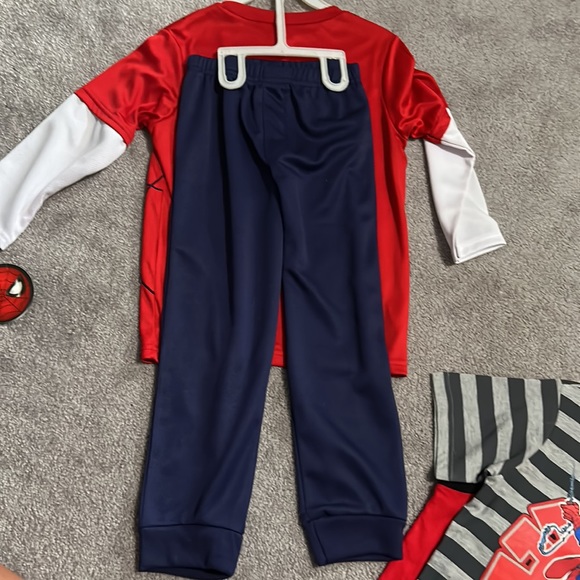 Brand new Spider-Man 2 piece and 3 piece sets - Picture 5 of 8